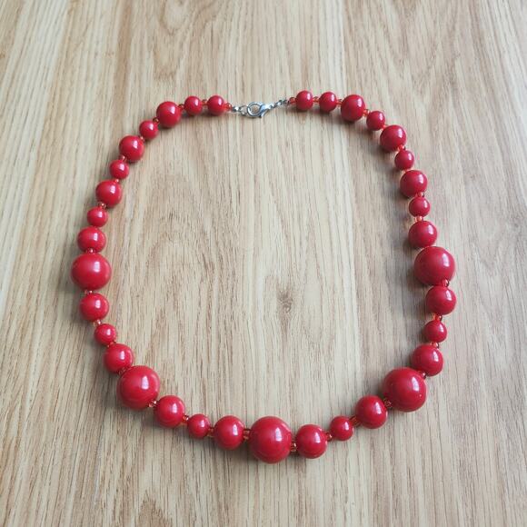 Red Graduated Bead Necklace 25in Lobster Clasp Chunky Retro Holiday Valentines - Picture 5 of 8